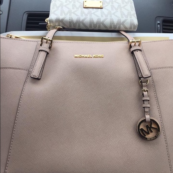 Michael Kors Accessories - Michael Kors purse & wAllet Michael Kors Accessories - Michael Kors purse & wAllet